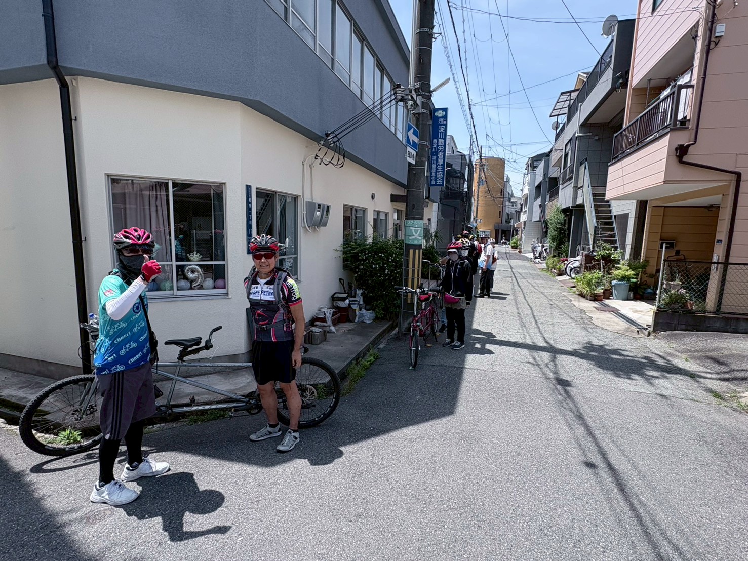 あおぞら財団に並ぶタンデム自転車